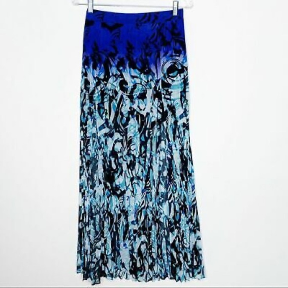 Bebe pleated skirt